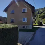 Apartma Dana-brinjtesa Apartment *