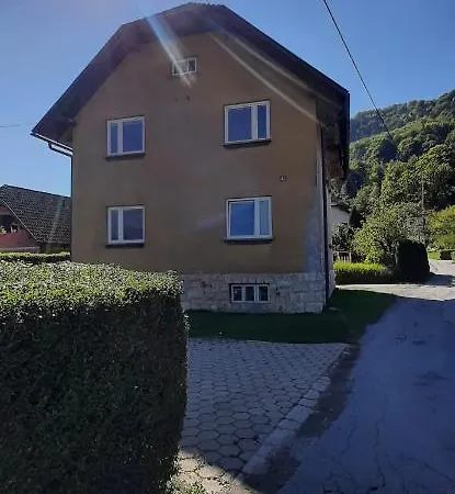 Apartma Dana-brinjtesa شقة *