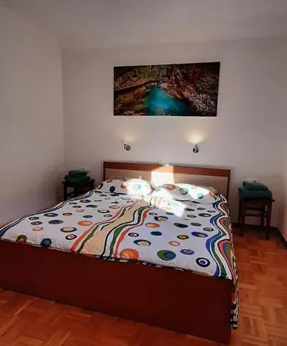 Apartma Dana-brinjtesa * Jesenice